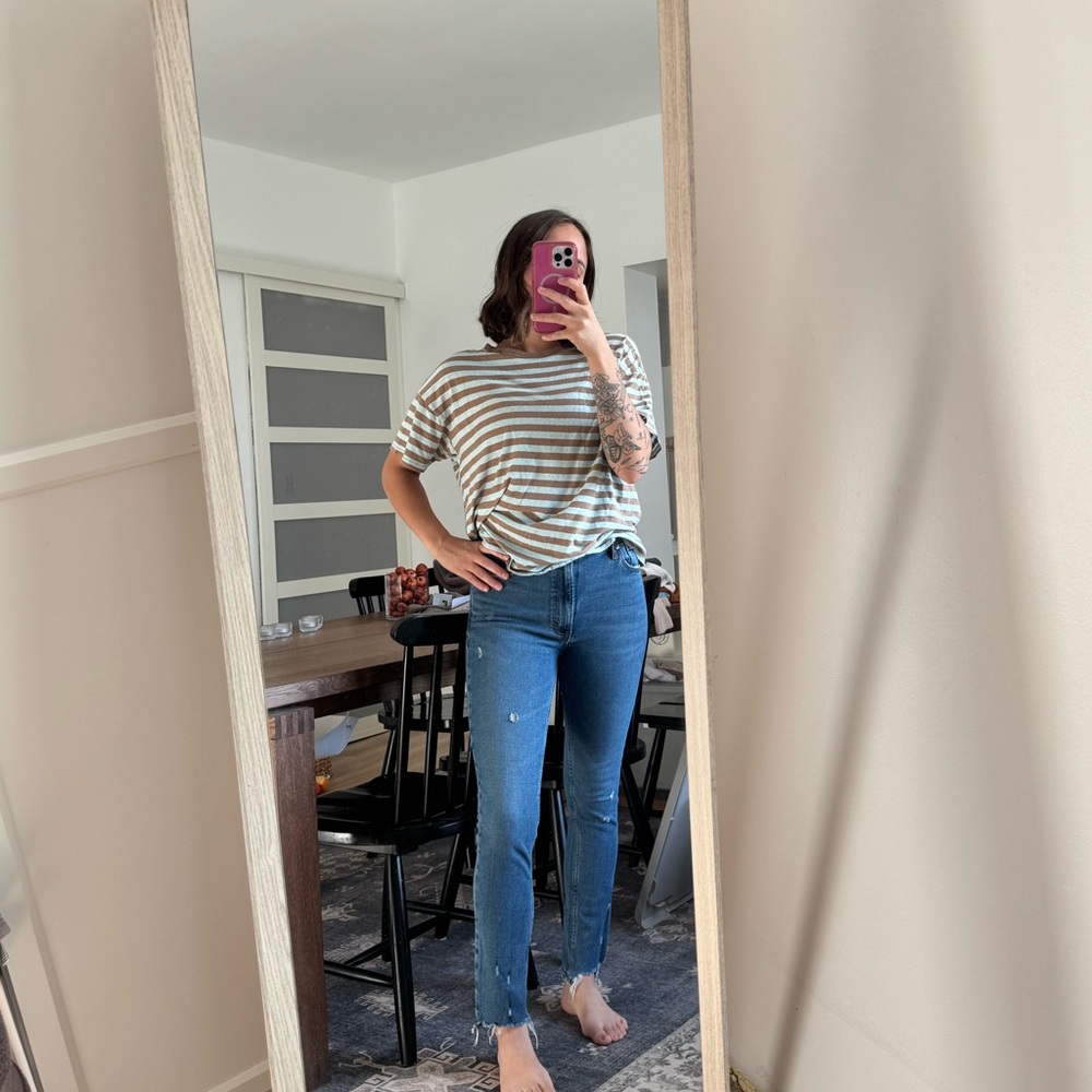 Item: American Eagle Striped Oversized Tee
Size: M
Condition: Like-New